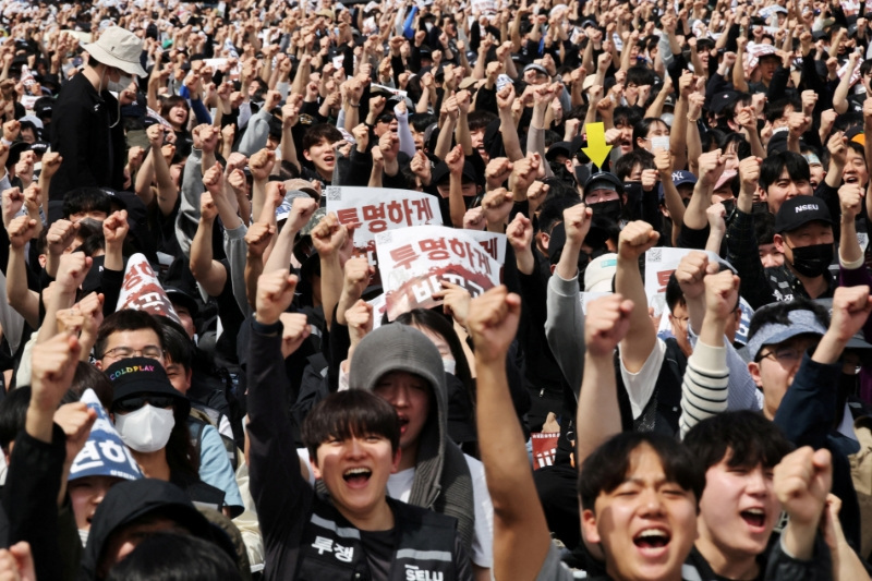 Samsung, labour union narrow some differences as major strike looms