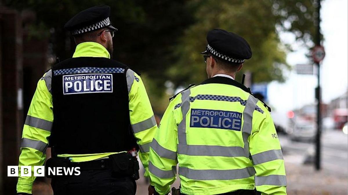 Five arrested for inciting racial hatred outside Jewish group's headquarters, says Met