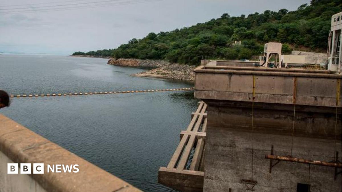 Boat sinks in Zimbabwe's Lake Kariba with 95 people on board