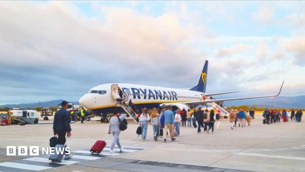 Ryanair allows parents to sit with children for free in policy change