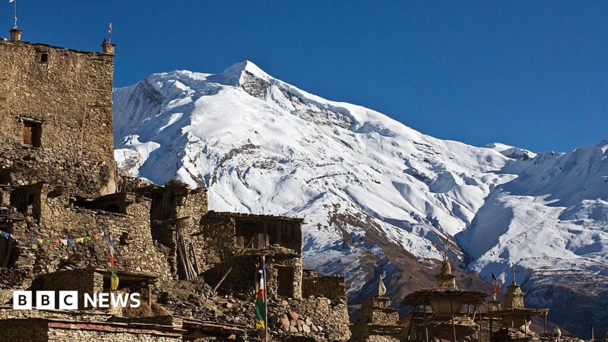 Ten climbers missing after avalanche hits Himalayan base camp