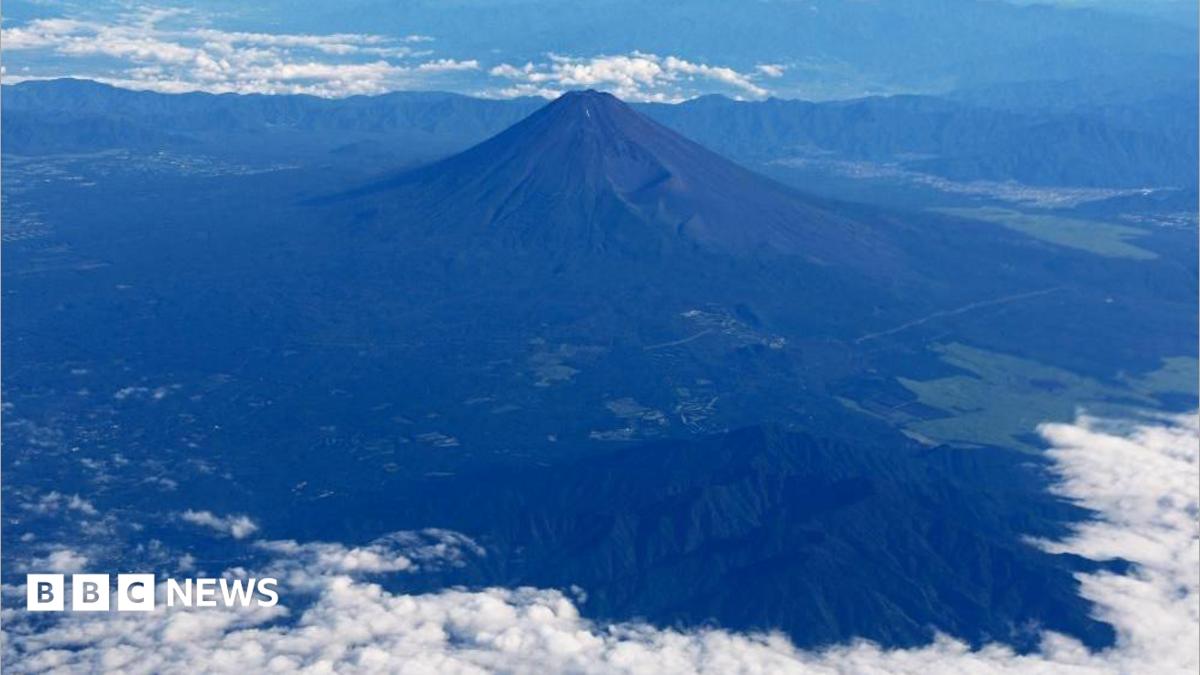 Father leaves 7-year-old son alone on Mount Fuji to continue hike, reports say