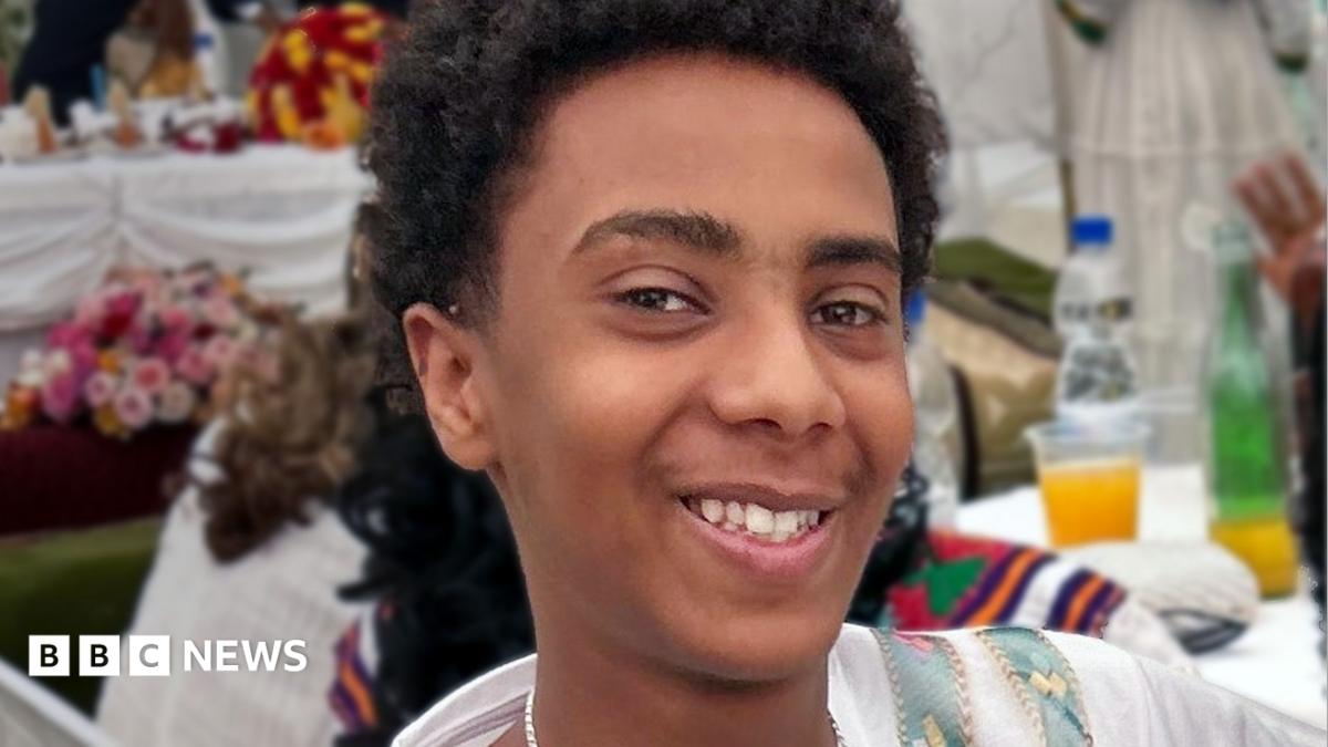 Teenagers cleared of murdering 15-year-old boy in sword attack