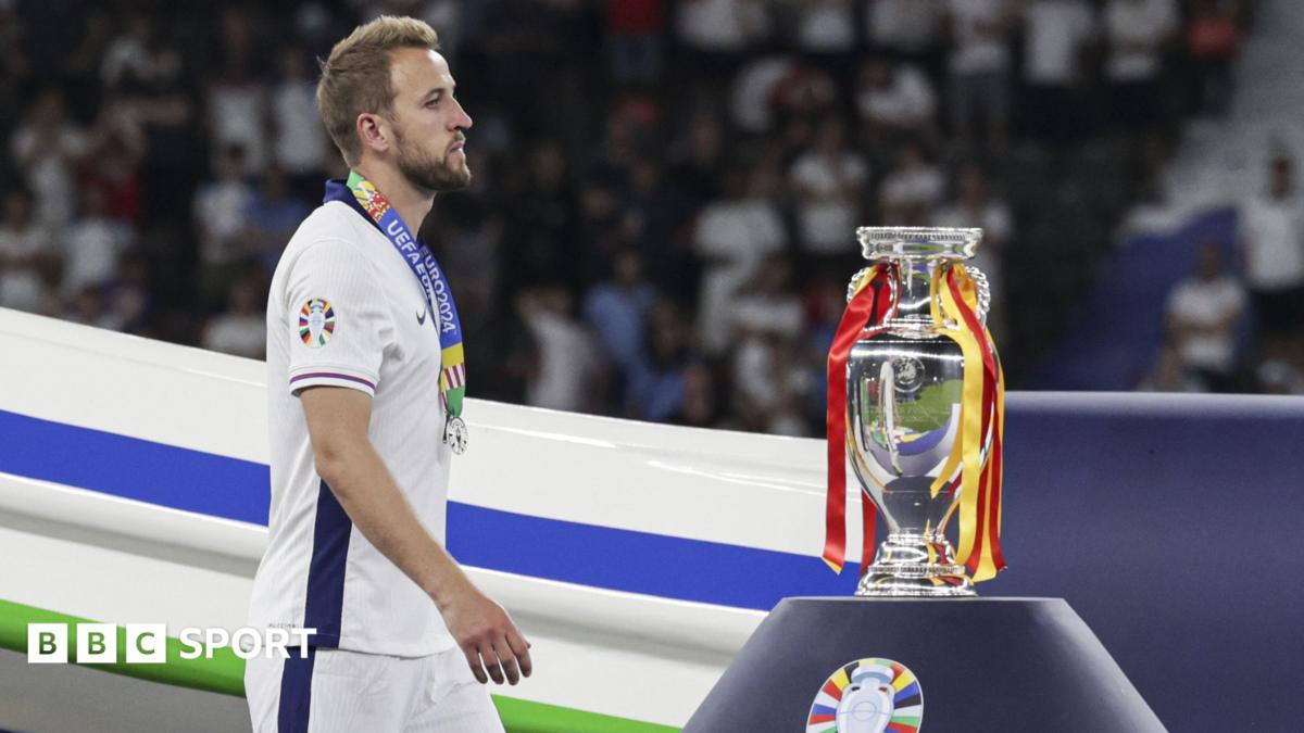 Do England have a problem against top-10 teams?