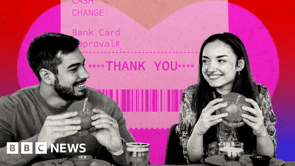 'He hid the a la carte menu': Who should pay on the first date?