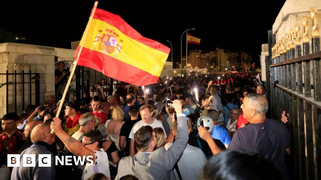 Watch: Celebrations as Gibraltar-Spain border fence removed