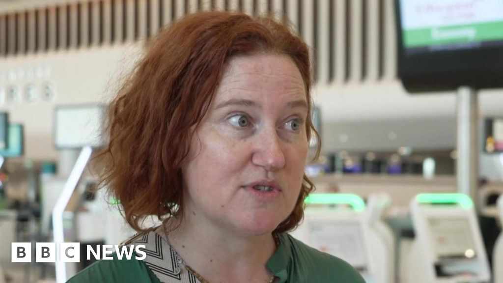 Ebola outbreak poses massive challenges, warns nurse