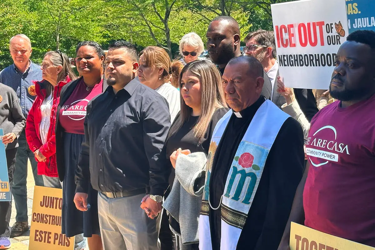 Judge dismisses human smuggling charges against man mistakenly deported