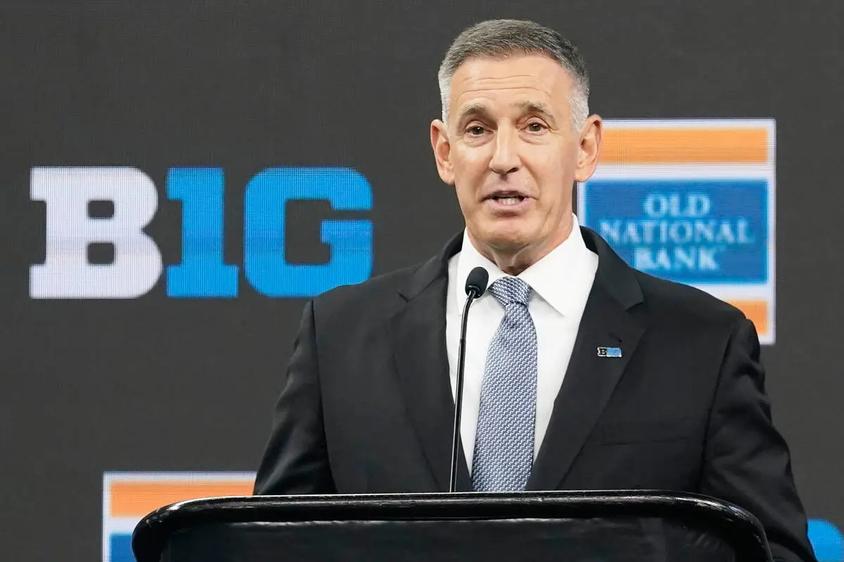 2 senators look to break college sports logjam in Congress with a bipartisan bill