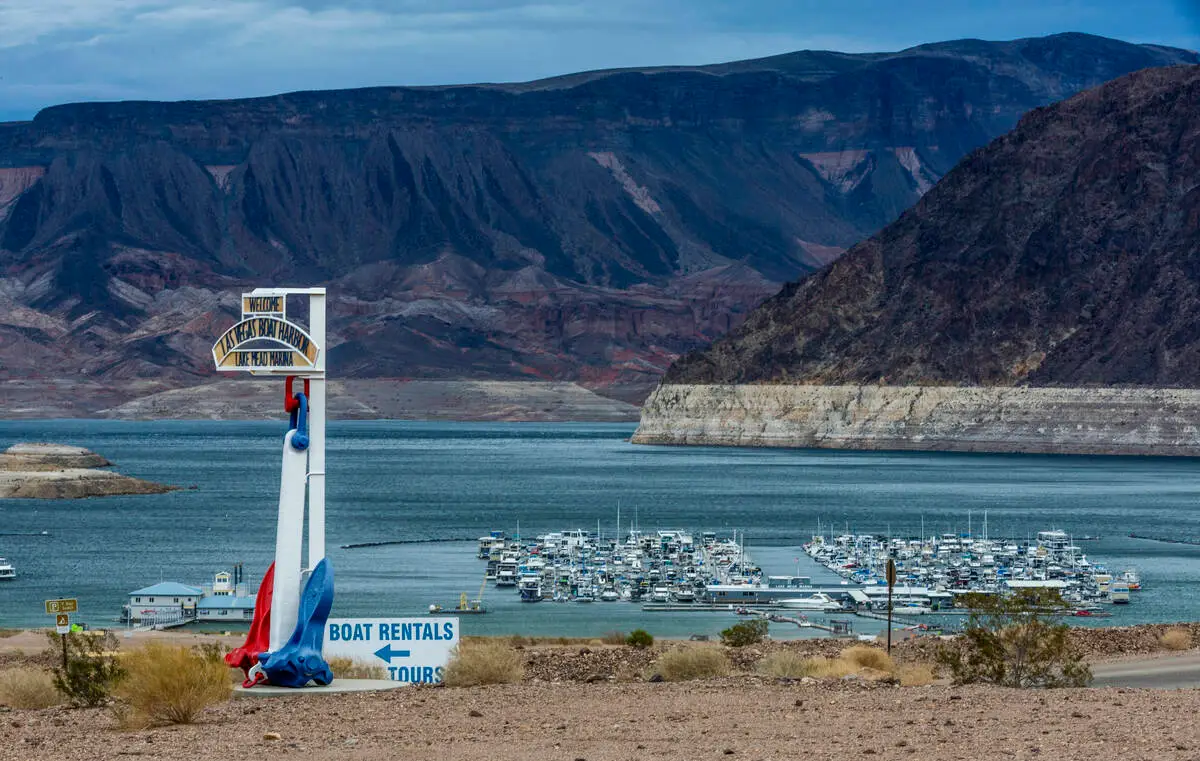 Authorities search for missing Lake Mead boater
