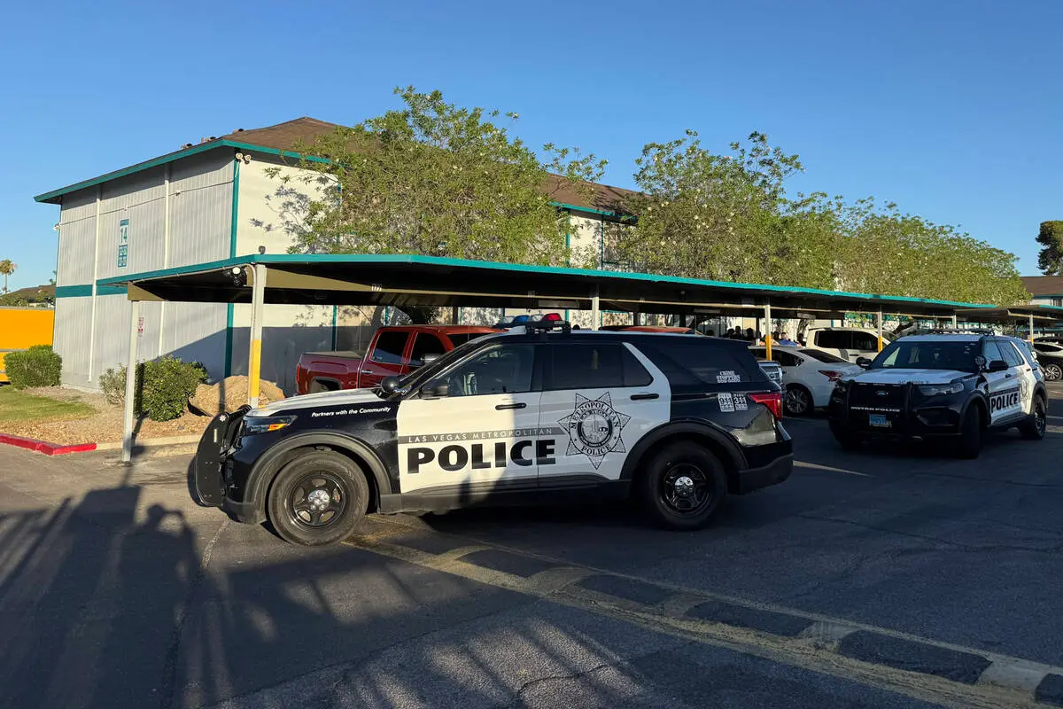 Police: Man shot father in apartment with mother, grandmother
