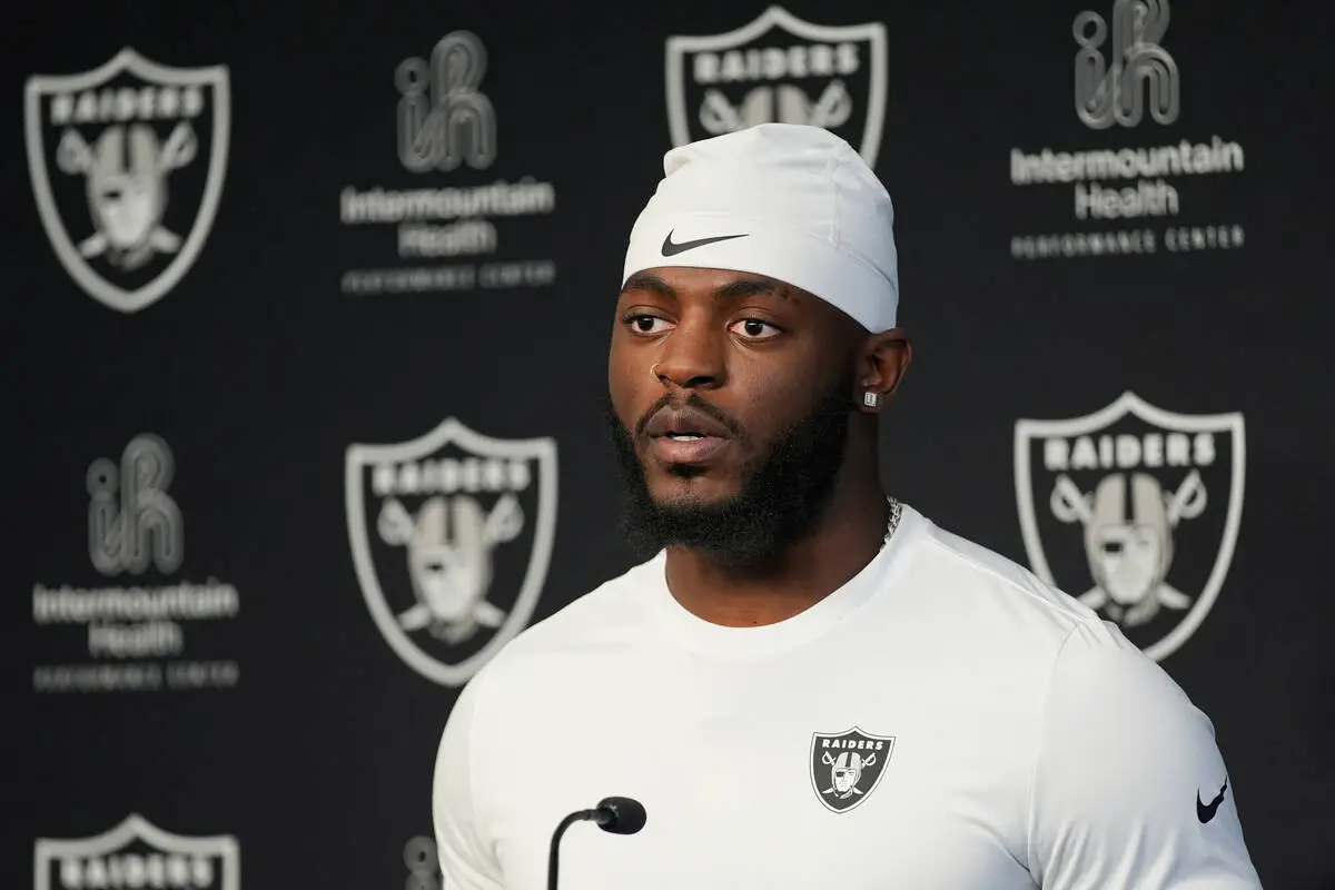 Raiders sign rookie defensive end