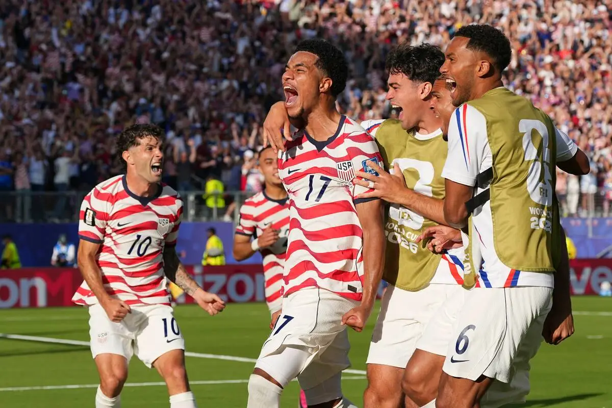 U.S. beats Bosnia-Herzegovina 2-0, advances in World Cup — PHOTOS