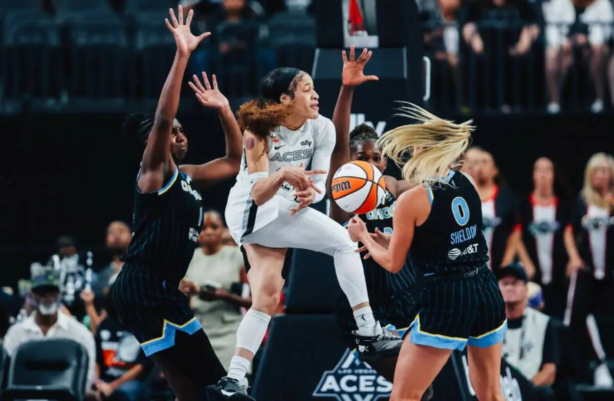 Smith secures season-high 29 points as the Aces outlast Sky in overtime