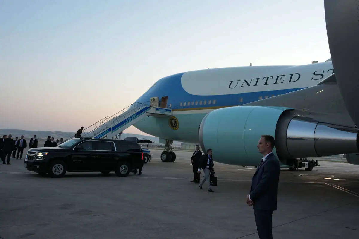 In a surprise swap, Trump flies back from Turkey in an old Air Force One, not the Qatari-gifted jet