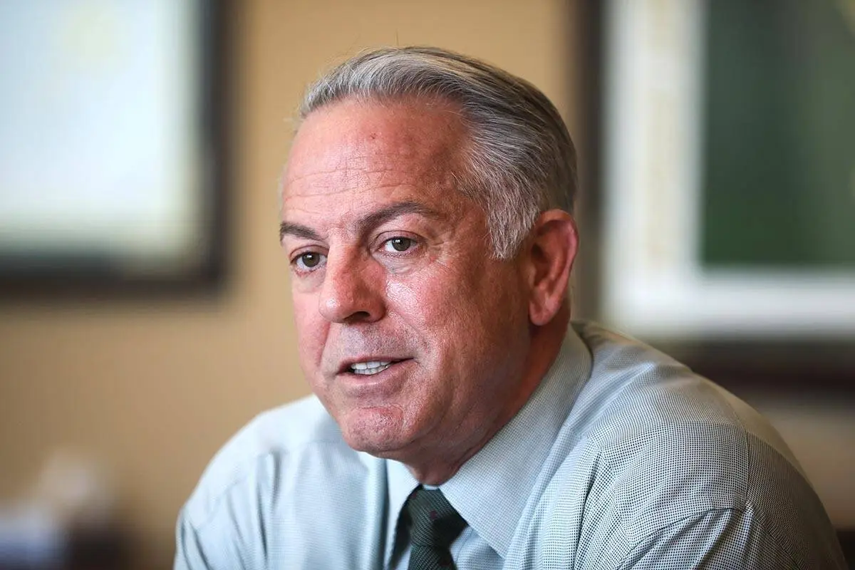 LETTER: Gov. Lombardo sees red