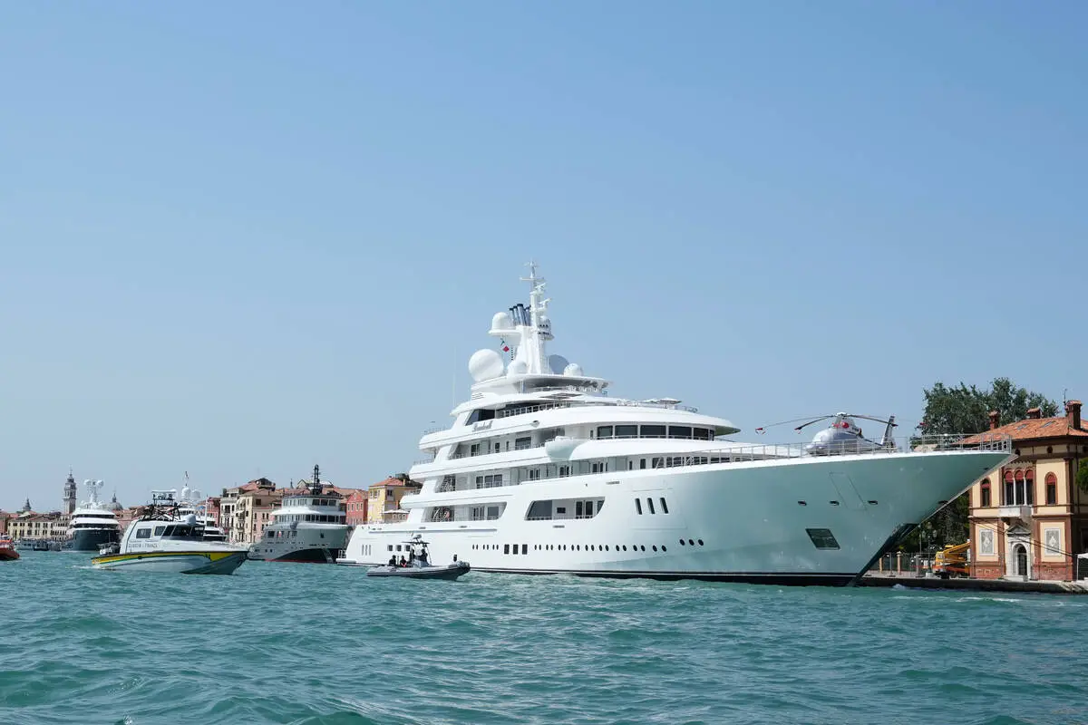 Tilman Fertitta, Trump’s envoy to Italy, faces protests in Venice