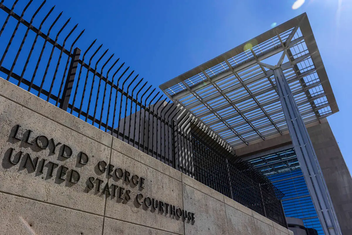 2 Las Vegas men face up to five years in prison for aiming laser pointer at police helicopter