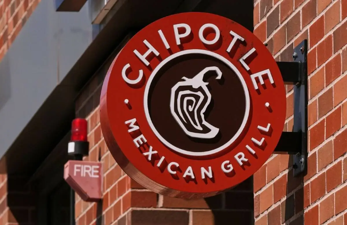 Chipotle pulls jalapeños from restaurants amid salmonella outbreak