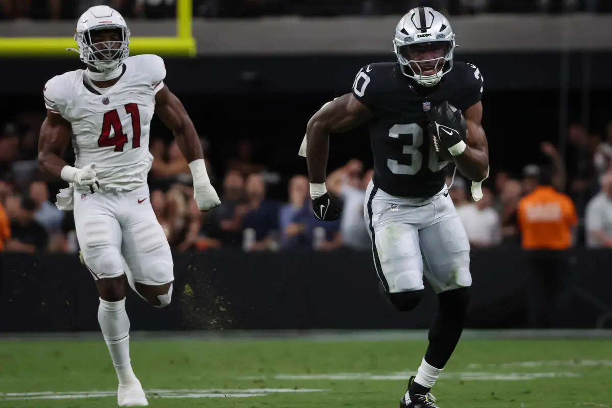 Raiders rookie running back makes 1st NFL game memorable