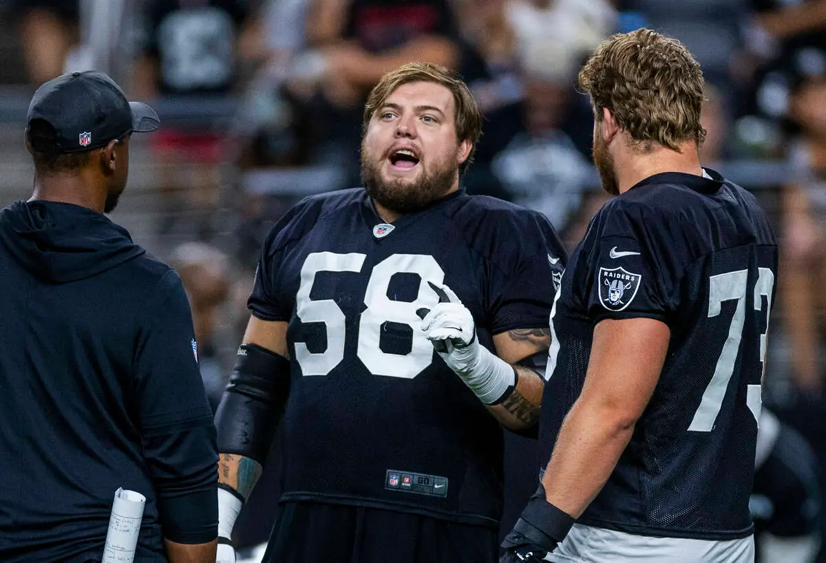 Jackson Powers-Johnson leaves Raiders practice early