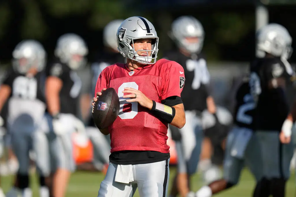 ‘Don’t touch my arm’: Raiders QB Kirk Cousins practices safety in training camp