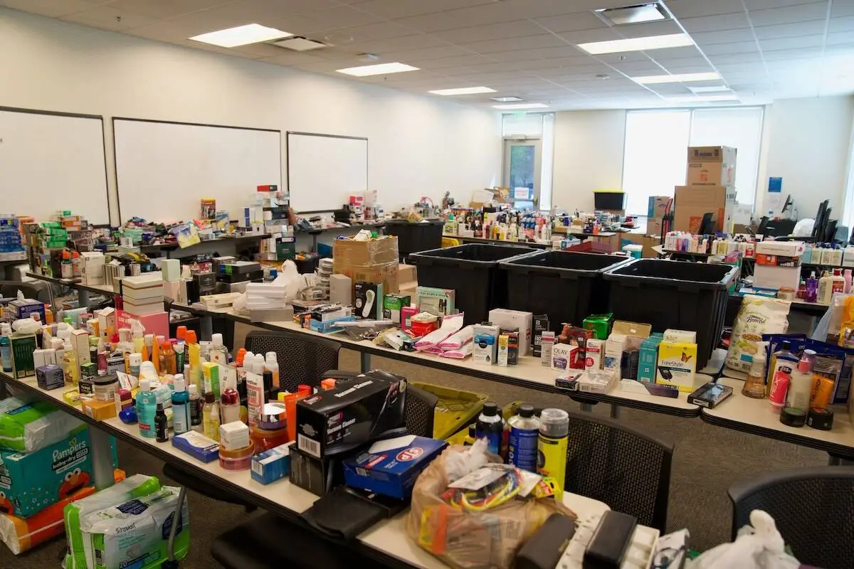2 arrested after Las Vegas business allegedly bought, sold stolen goods — PHOTOS