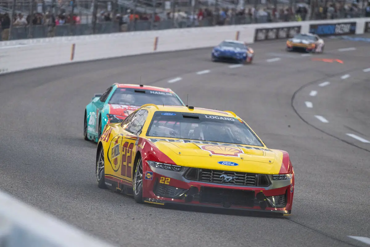 NASCAR betting: 3 favorites and 2 long shots at Dollar Tree 301