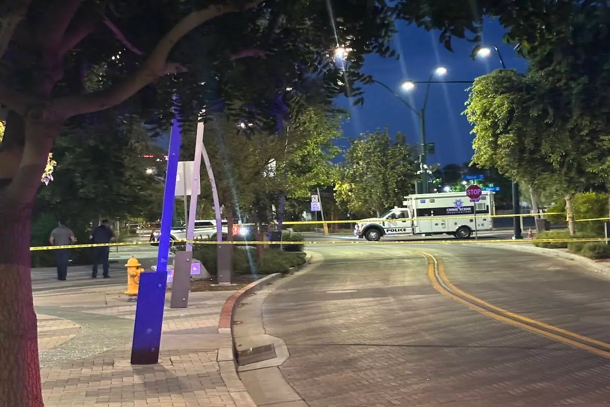1 dead, 1 injured after being stabbed during argument in downtown Las Vegas