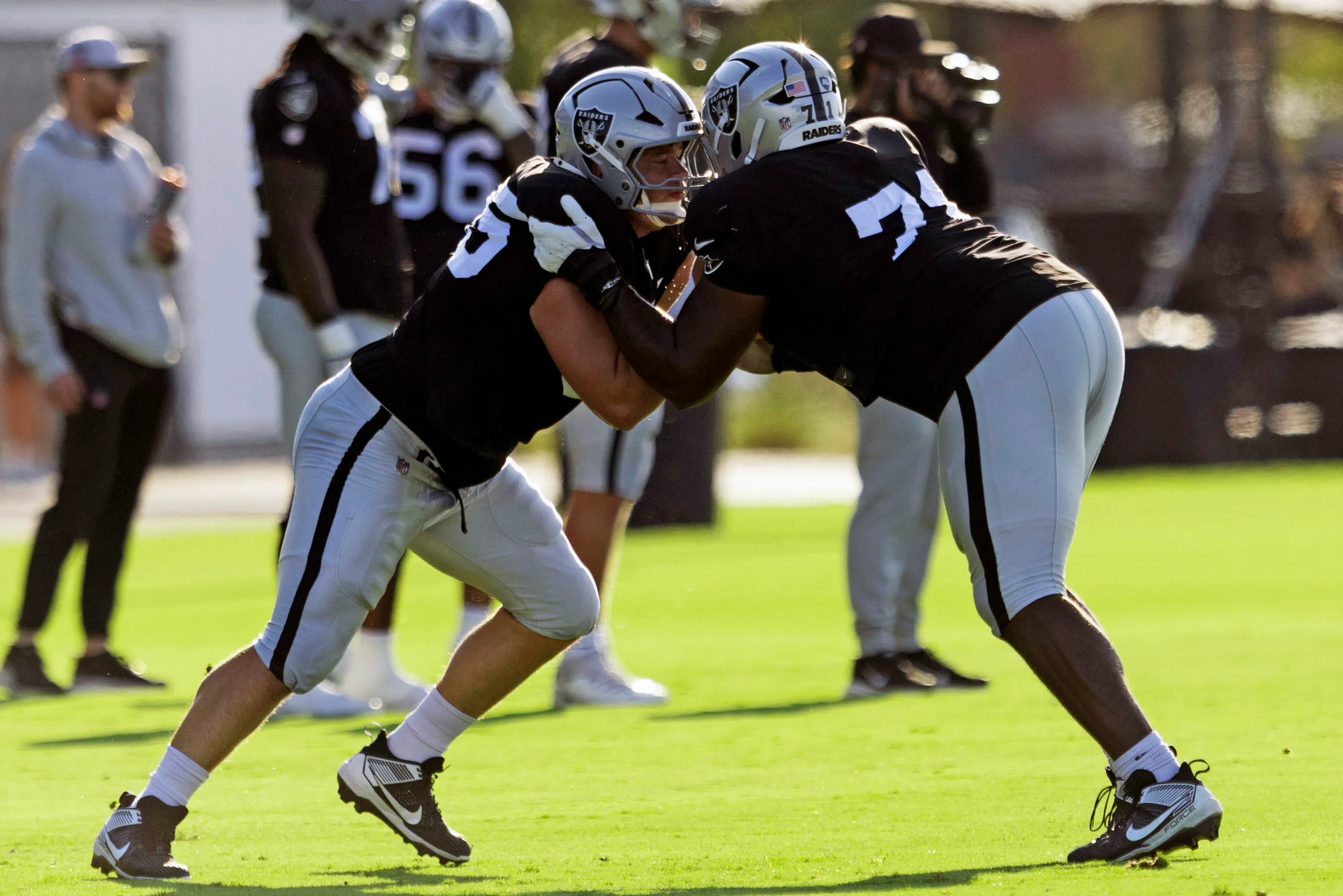 How is DJ Glaze developing at right tackle for the Raiders?