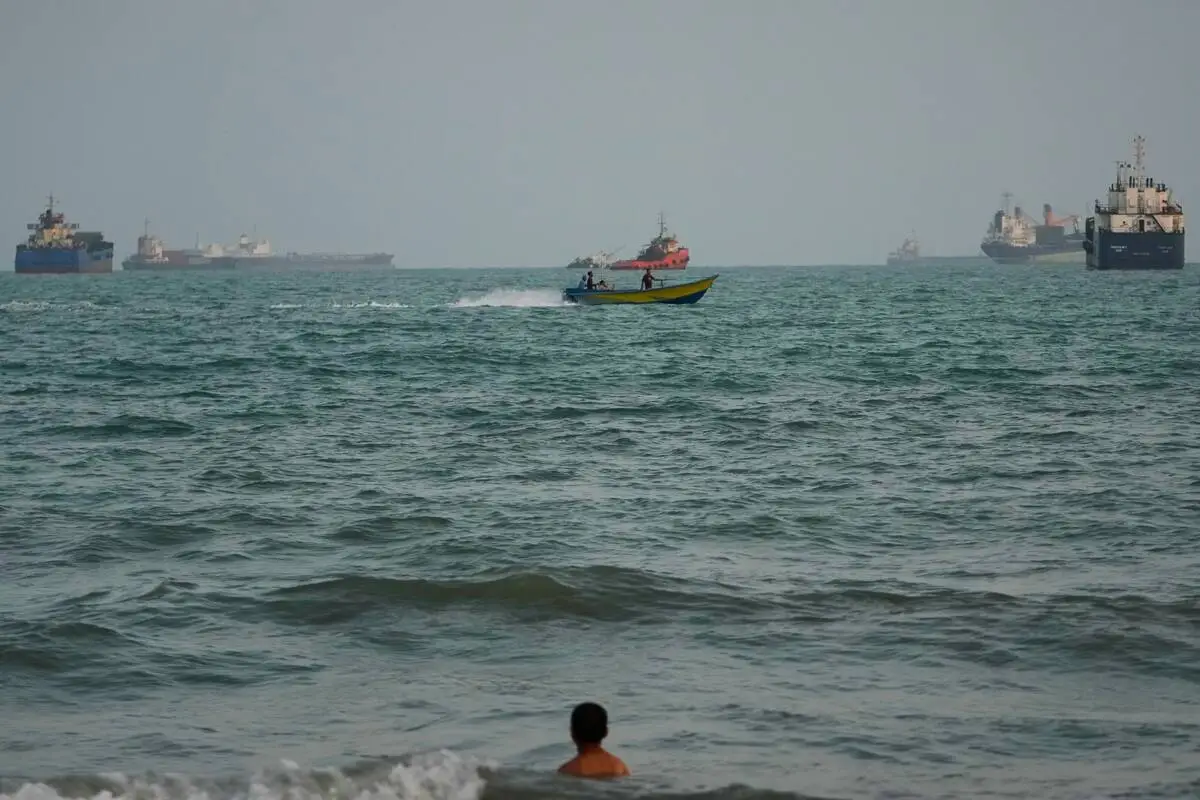 US military hits 3 Iranian oil tankers after saying Navy warships were targeted with missiles