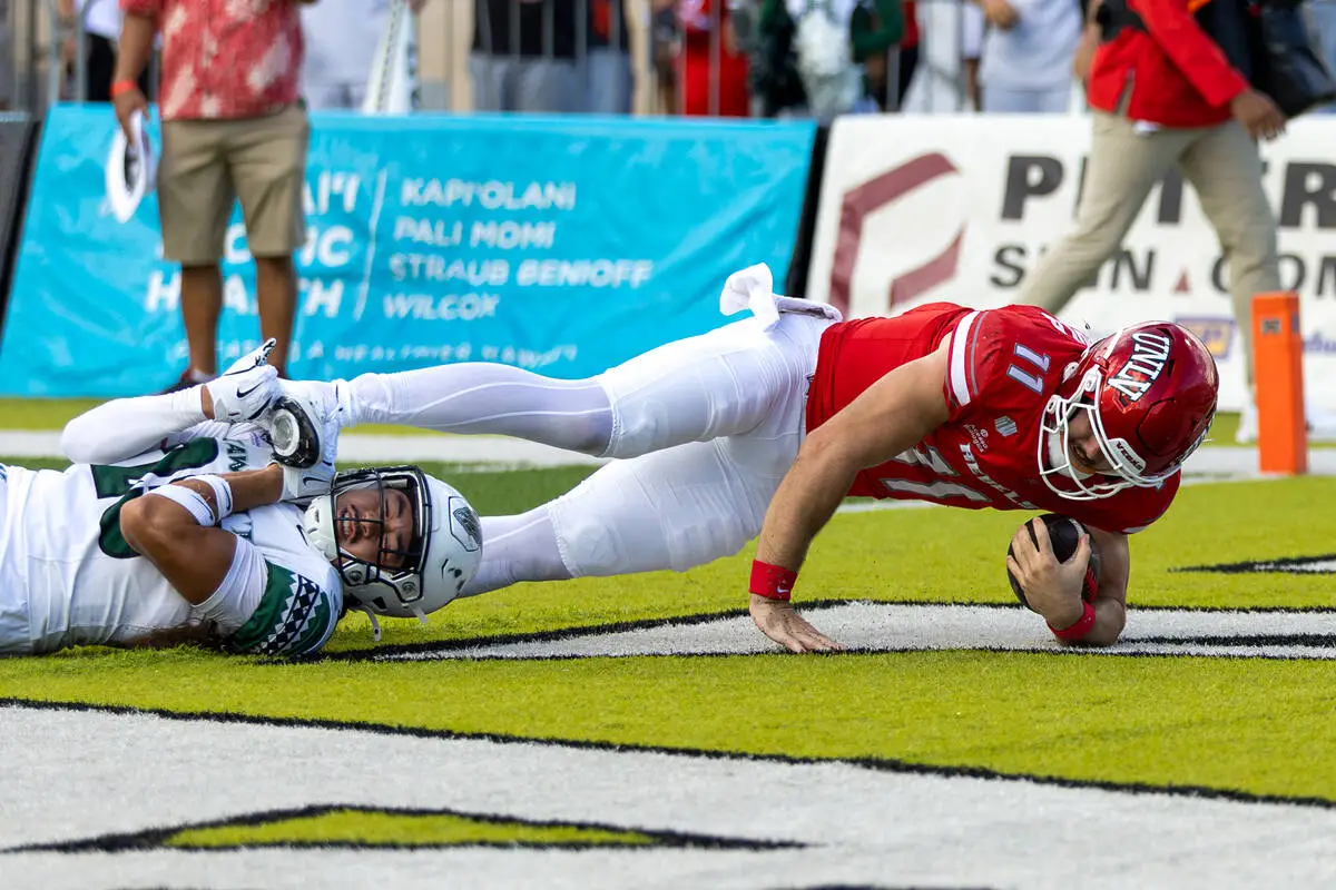 Defense, run game lifts UNLV football past Hawaii in conference opener