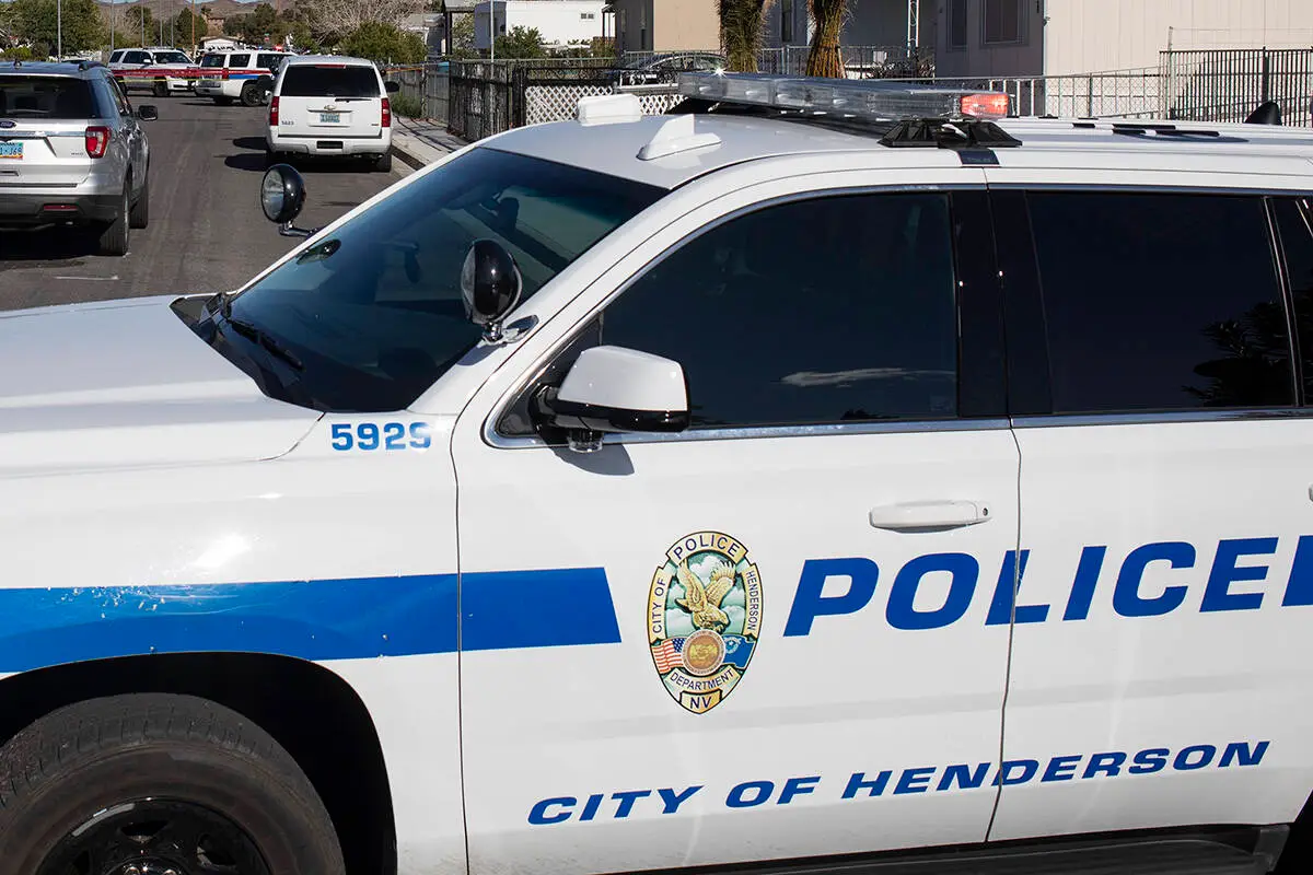 Henderson police investigating double stabbing