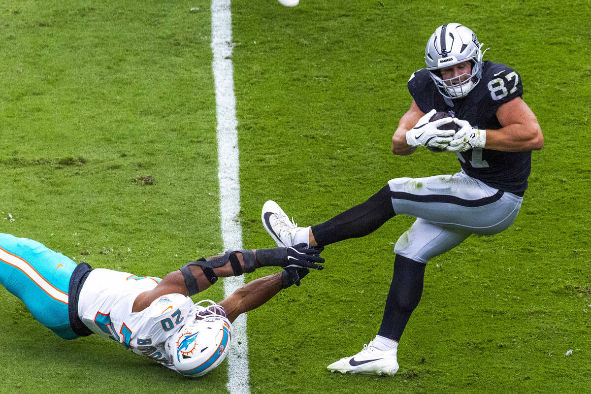 Raiders grades: Efficient effort leads to victory in opener