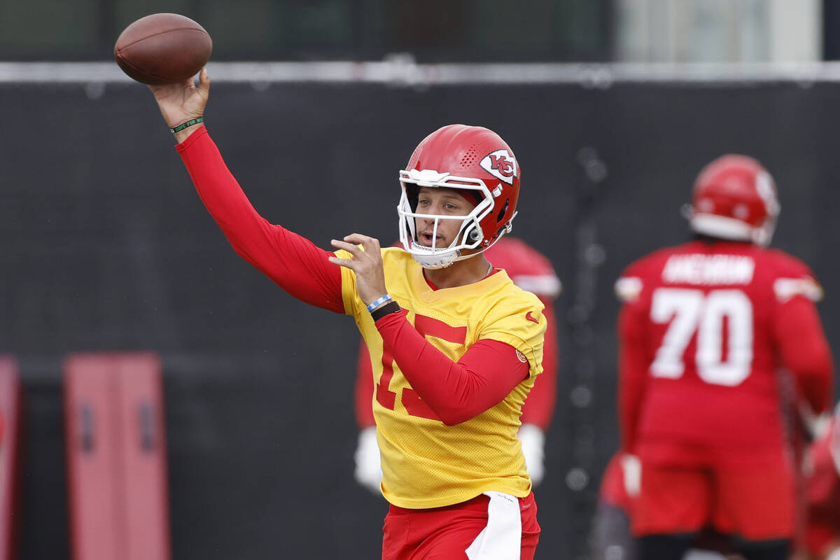 Monday Night betting opener: Props, prediction for Broncos vs Chiefs