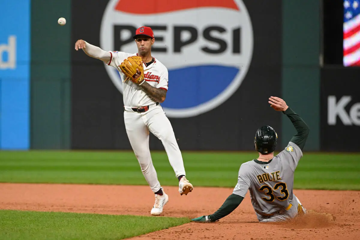 Martínez homers from both sides of plate in Guardians’ win over Athletics