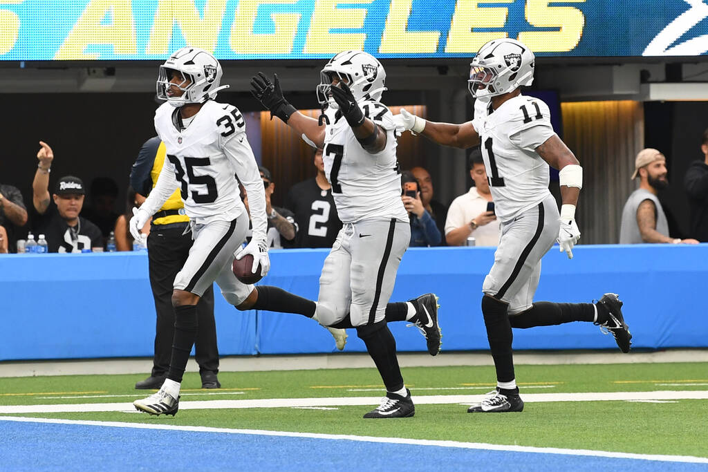 Nakobe Dean and the Raiders’ ‘firemen’ put out late fire in win over Chargers