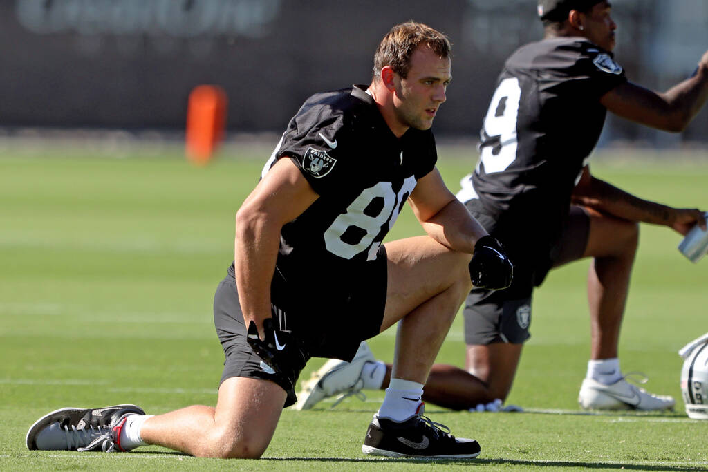 How can Raiders’ Brock Bowers build on his season debut against the Chiefs?