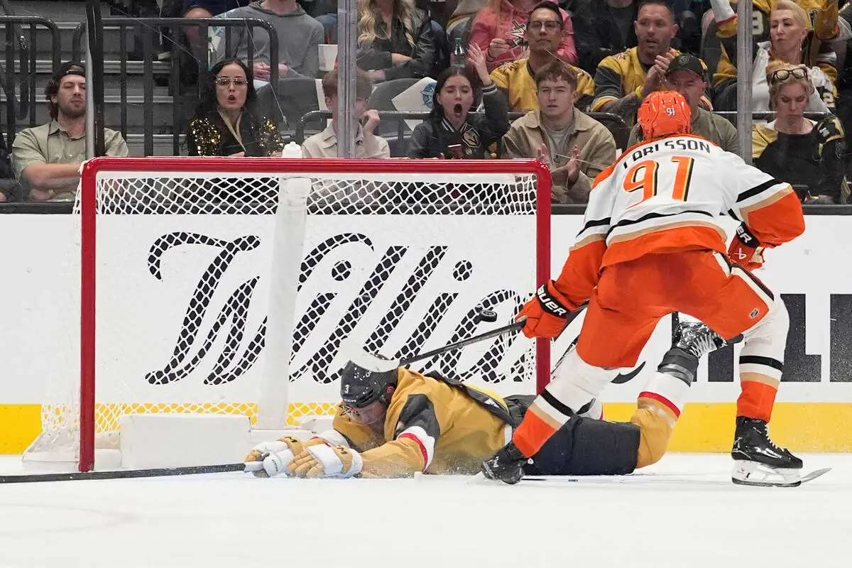 Lack of execution in 2nd period dooms Golden Knights against Ducks