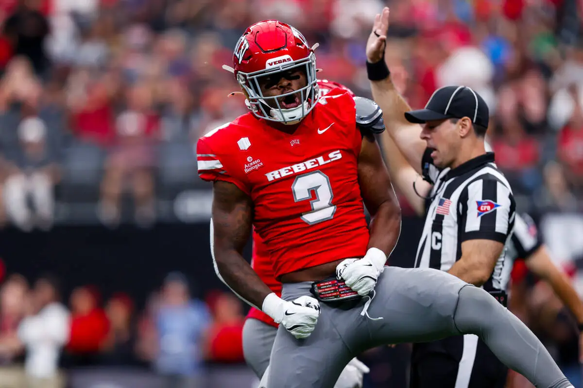 Jackson Arnold accounts for 5 TDs as UNLV rallies past Cal