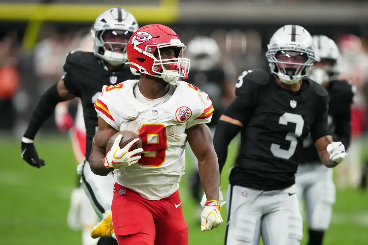 Raiders’ late rally falls short in 1st loss as Chiefs take AFC West lead