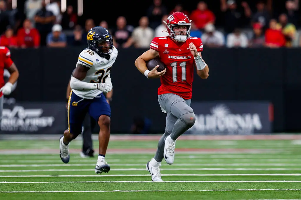 UNLV quarterback earns weekly Mountain West award