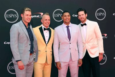 ‘All great memories’: Golden Knights celebrate 1st season with alumni