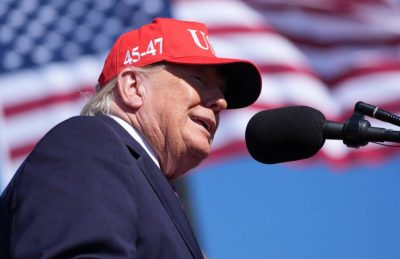 Trump parades new Air Force One during Arizona rally — PHOTOS