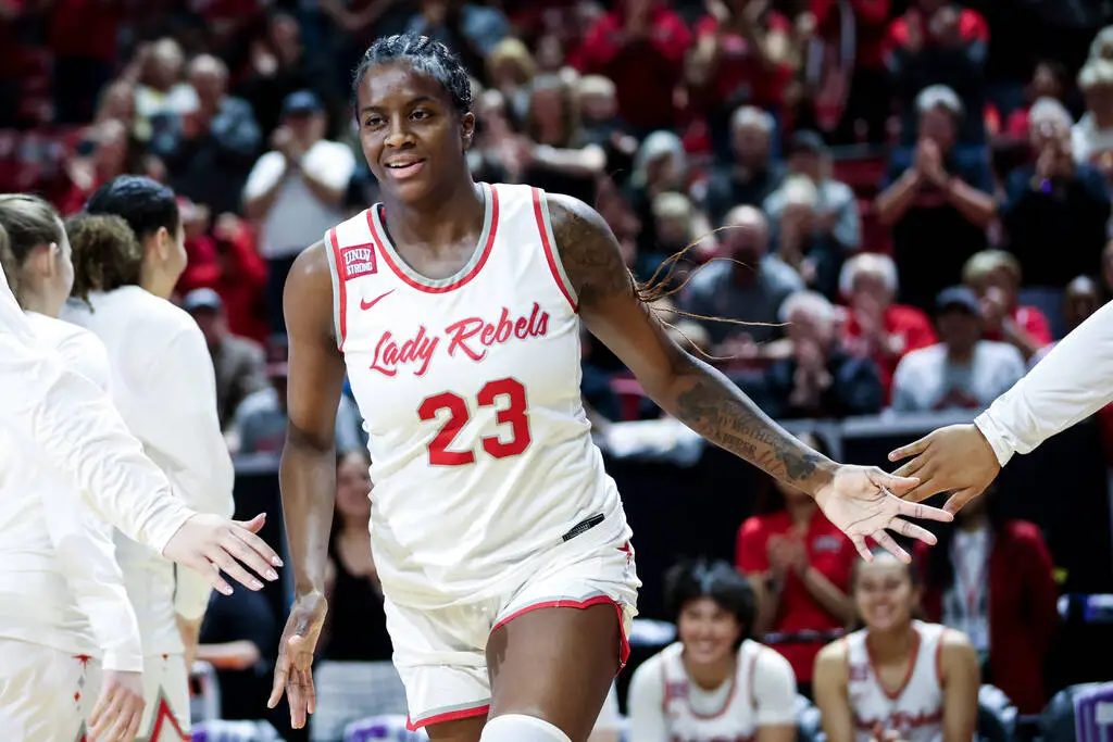 UNLV basketball to retire the jersey of a former star Lady Rebel