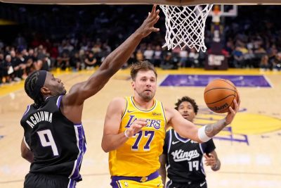 NBA betting, predictions: Amid major changes, can Lakers hit their win total?